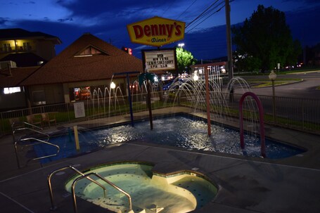 Quality Inn And Suites Dollywood - Image 27