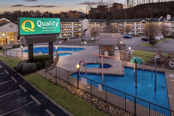 Enjoy a refreshing swim in our outdoor pool, complete with a hot tub and kids' play area.