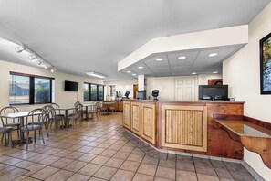 Lobby - Quality Inn And Suites Dollywood (Pigeon Forge)