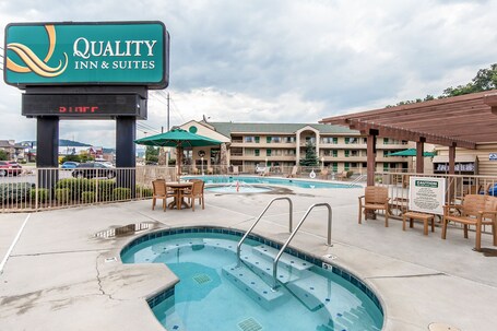 Quality Inn And Suites Dollywood - Image 52