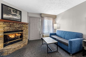 Suite, 1 kingsize bed met slaapbank, niet-roken | Een kluis op de kamer, individueel gedecoreerd, individueel gemeubileerd