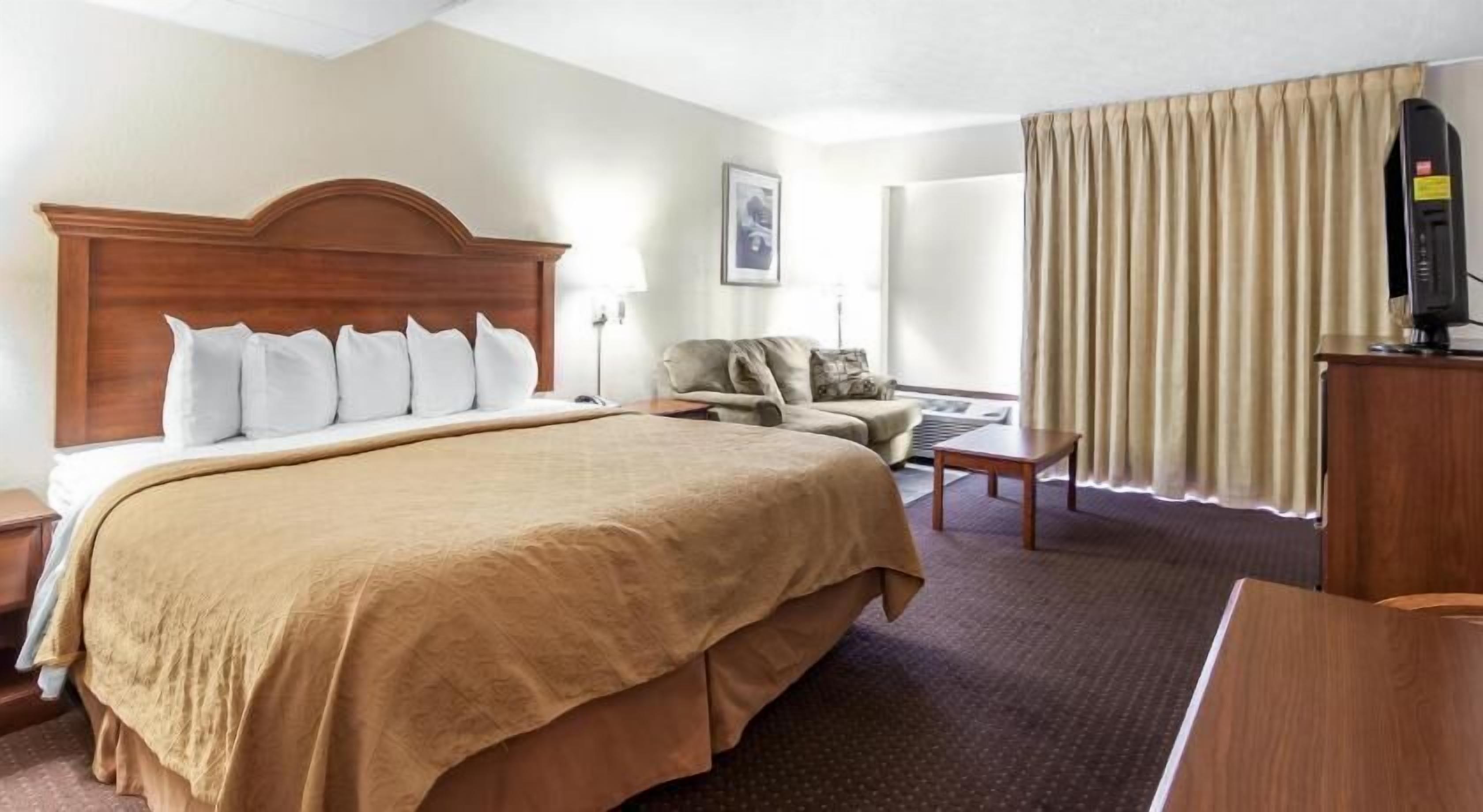 In-room safe, individually decorated, individually furnished, desk