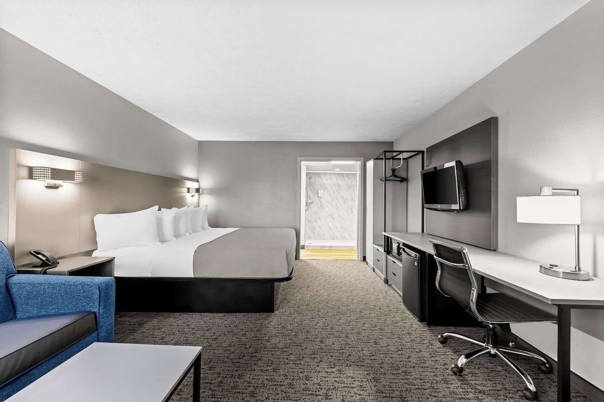 1 bedroom, in-room safe, individually decorated, individually furnished