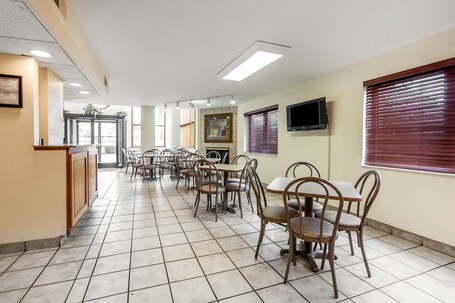 Quality Inn And Suites Dollywood - Image 32
