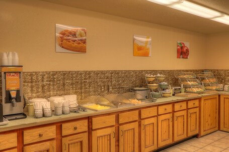 Quality Inn And Suites Dollywood - Image 18