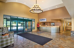 Lobby lounge