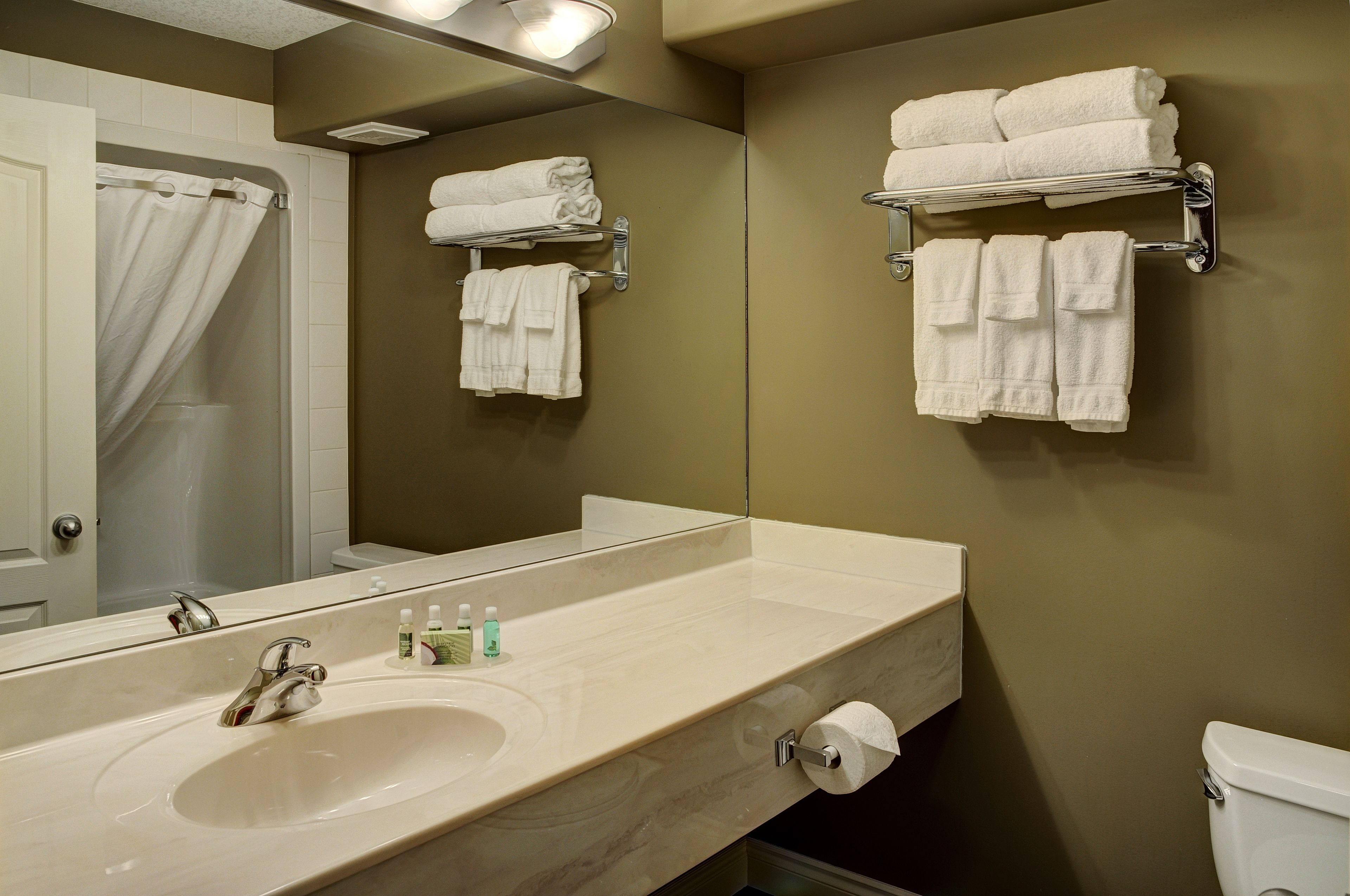 traditional double room single use, 2 queen beds | bathroom | combined shower/bathtub, free toiletries, towels