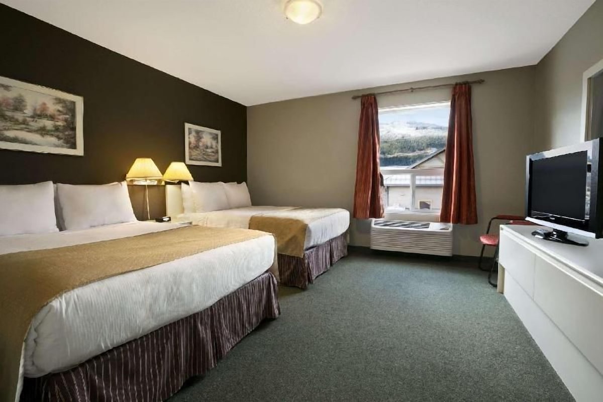 Desk, free cots/infant beds, rollaway beds, free WiFi