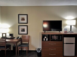 Room, 2 Queen Beds, Non Smoking | Desk, laptop workspace, blackout curtains, iron/ironing board - Quality Inn Petoskey (Petoskey)