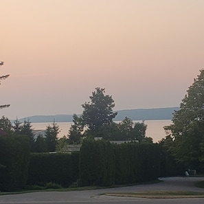 Deluxe-Zimmer, 2 Queen-Betten, Nichtraucher, Seeblick (Second Floor) | Blick auf den See