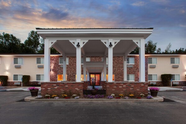 Exterior - AmericInn by Wyndham Petoskey (Petoskey)