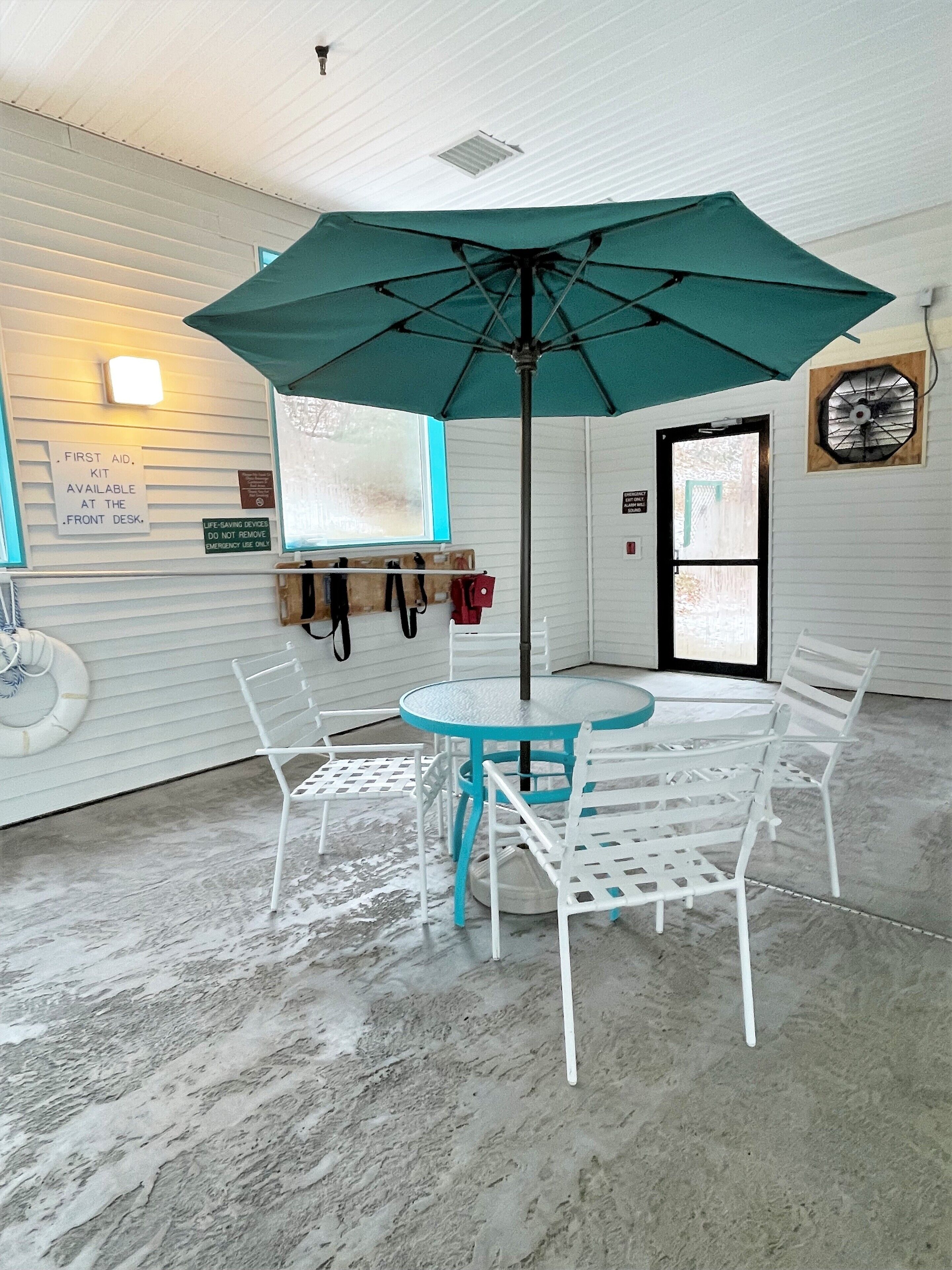 indoor pool, pool loungers