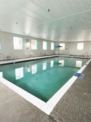 Indoor pool, pool loungers