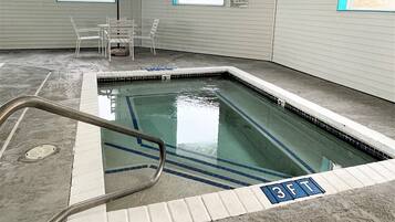 Indoor spa tub