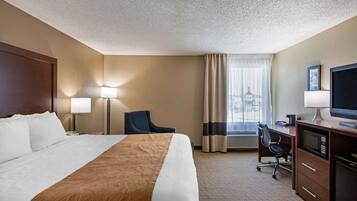 Standard Room, 1 King Bed, Non Smoking | In-room safe, desk, iron/ironing board, free cots/infant beds