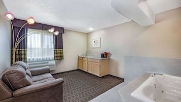 Honeymoon Studio Suite, 1 King Bed, Non Smoking | Hypo-allergenic bedding, desk, blackout drapes, soundproofing