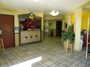 ฝ่ายต้อนรับ