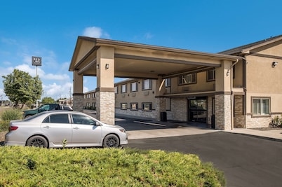 Red Lion Inn & Suites Ontario