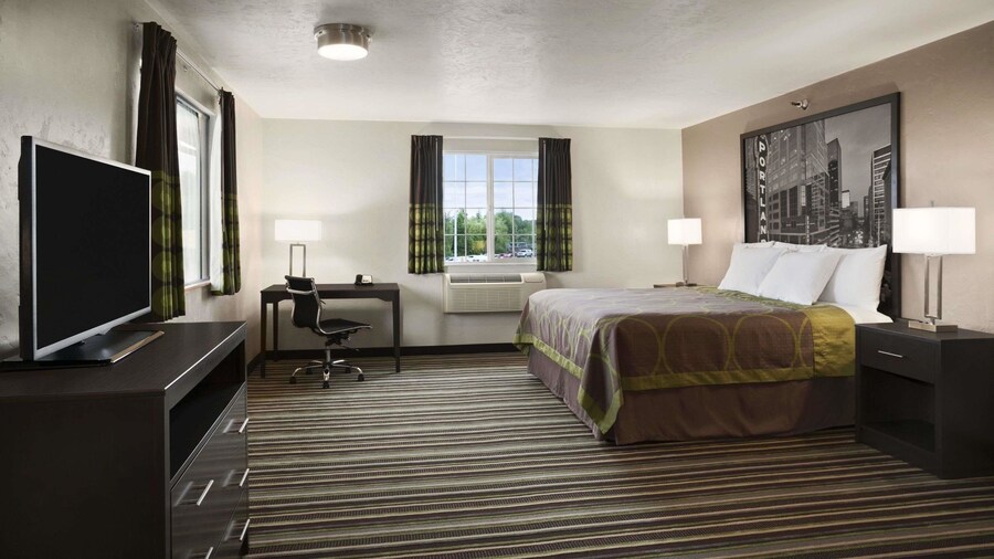 Super 8 by Wyndham Portland Airport