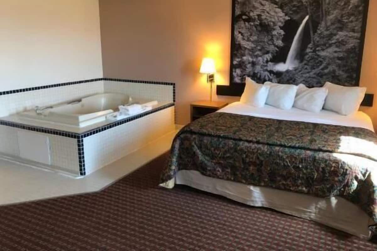 Allergiatestatut vuodevaatteet, pillowtop-patjalliset sängyt, työpöytä