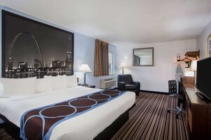 Suite estudio, 1 cama de matrimonio grande, no fumadores | Caja fuerte, escritorio, cortinas opacas y tabla de planchar con plancha