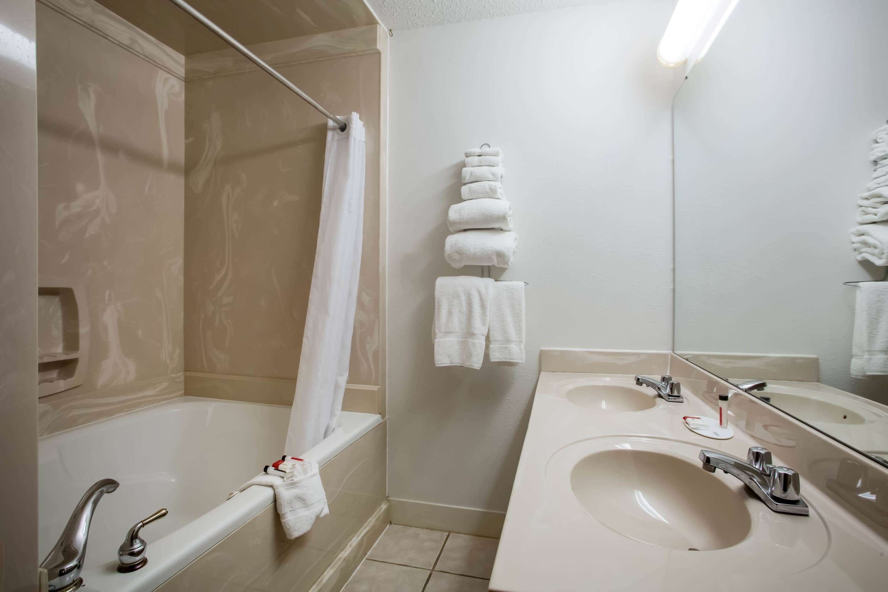 studio suite, 1 king bed, non smoking | bathroom | free toiletries, hair dryer, towels