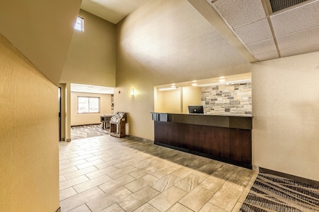 Vestíbulo. Cobblestone Inn & Suites Merrill