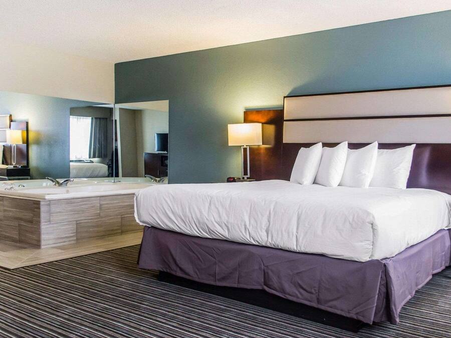 Kamer, meerdere bedden, niet-roken | Een bureau, een strijkplank/strijkijzer, babybedden, gratis wifi