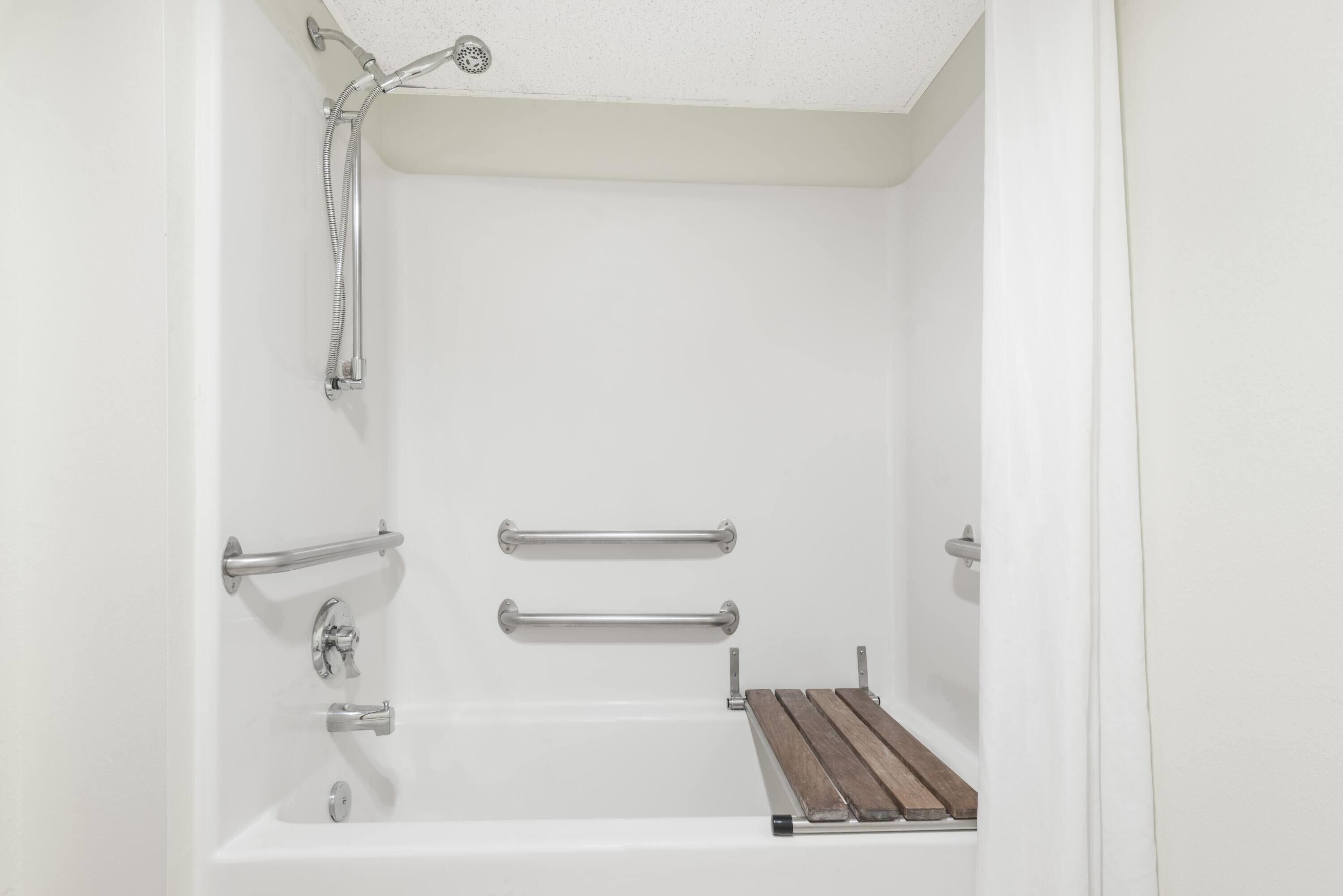 Room, 1 Queen Bed, Accessible, Non Smoking | Accessible bathroom