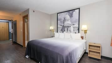 Bügeleisen/Bügelbrett, kostenloses WLAN, Bettwäsche, Wecker