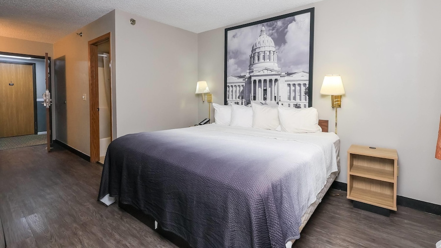 Super 8 by Wyndham Smithville/Kansas City