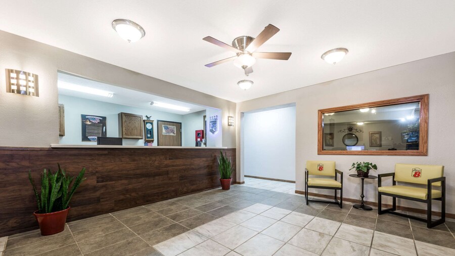 Super 8 by Wyndham Smithville/Kansas City