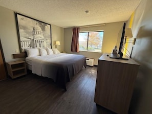Iron/ironing board, free WiFi, bed sheets, alarm clocks - Super 8 by Wyndham Smithville/Kansas City (Smithville)