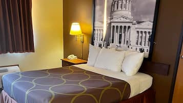 Tabla de planchar con plancha, wifi gratis, ropa de cama y despertador