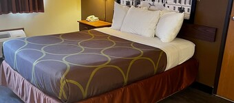 Super 8 by Wyndham Smithville/Kansas City