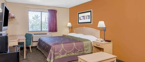 Suite, 1 kingsize-seng, mikrobølgeovn | Skrivebord, skrivebord for bærbar PC og blendingsgardiner