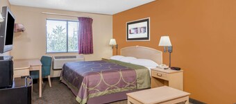 Super 8 by Wyndham Charlotte/Amusement Park Area