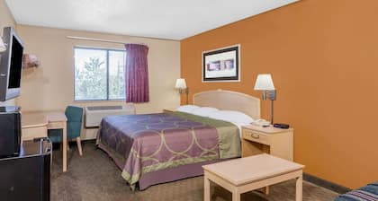 Super 8 by Wyndham Charlotte/Amusement Park Area