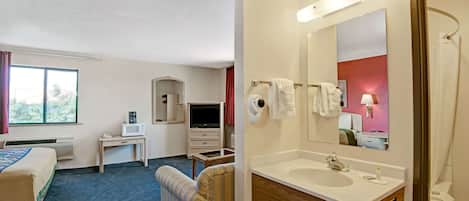 Peralatan tempat tidur premium, meja, seterika/papan seterika