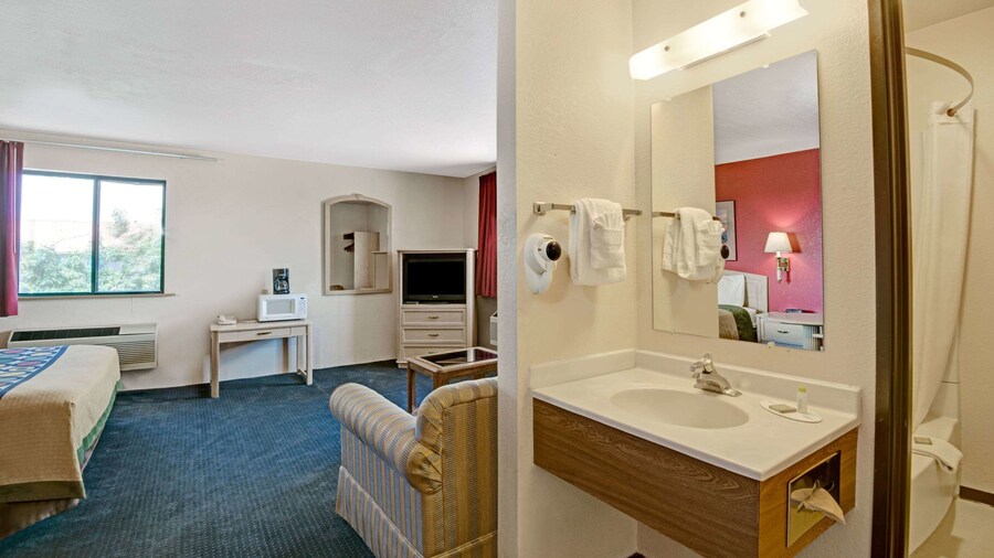 Super 8 by Wyndham Albuquerque West/Coors Blvd