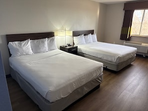 Premium bedding, desk, iron/ironing board, travel cot