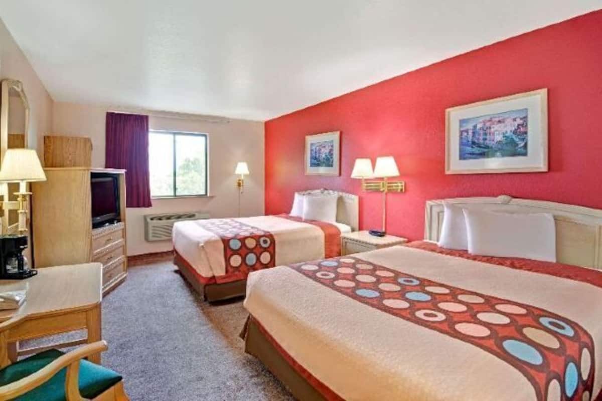 Literie de qualité supérieure, bureau, fer et planche à repasser