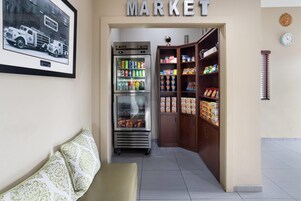 Alimentos y bebidas