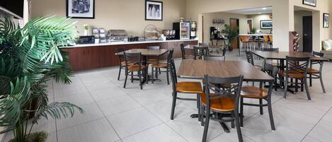 Tägliches inbegriffenes kontinentales Frühstück