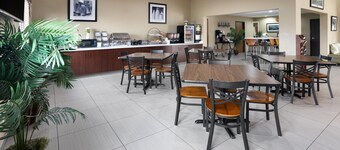 スーパー 8 バイ ウィンダム セント クレアーズビル オハイオ / ホイーリング ウェスト バージニア エリア