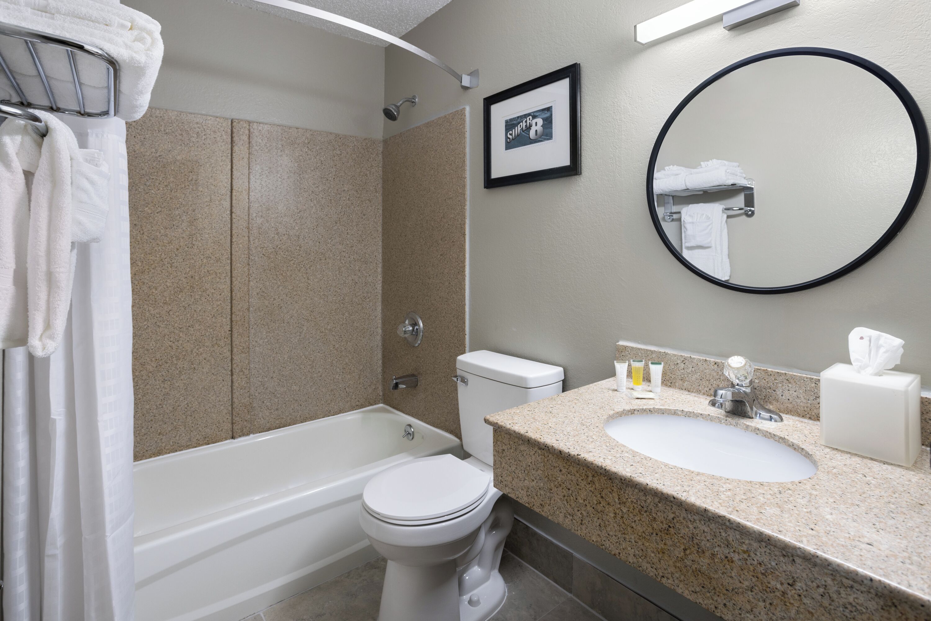 Combined shower/bathtub, deep-soaking bathtub, free toiletries