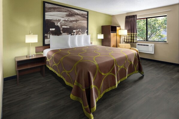 Habitación tradicional, 1 cama King size | Escritorio, cortinas blackout y tabla de planchar con plancha 