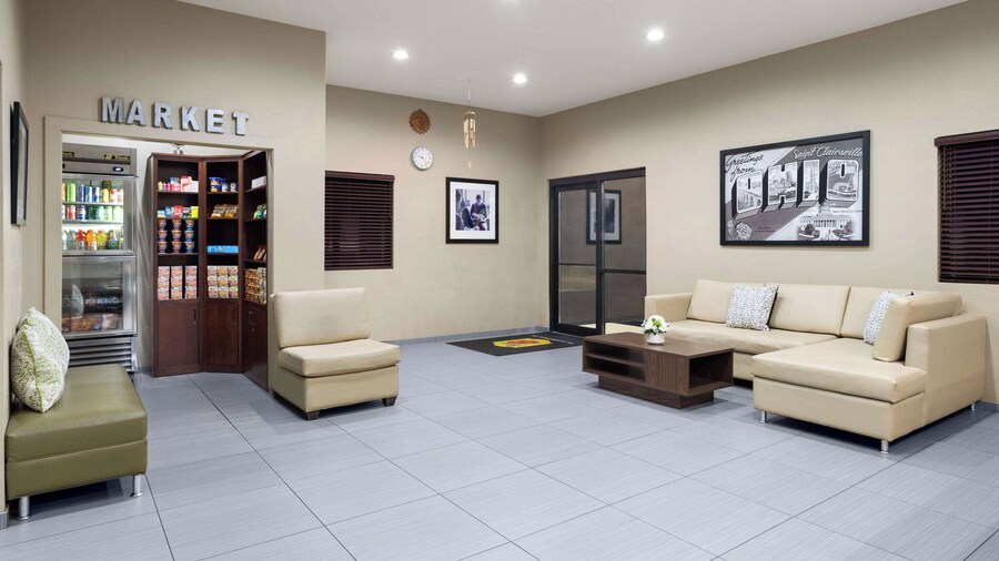 Super 8 by Wyndham St. Clairsville OH/Wheeling WV Area