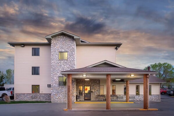 Exterior - Super 8 by Wyndham Billings (Billings)