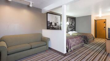 套房, 2 張加大雙人床, 非吸煙房 | 書桌、熨斗/熨衣板、免費折疊床/加床、免費無線上網